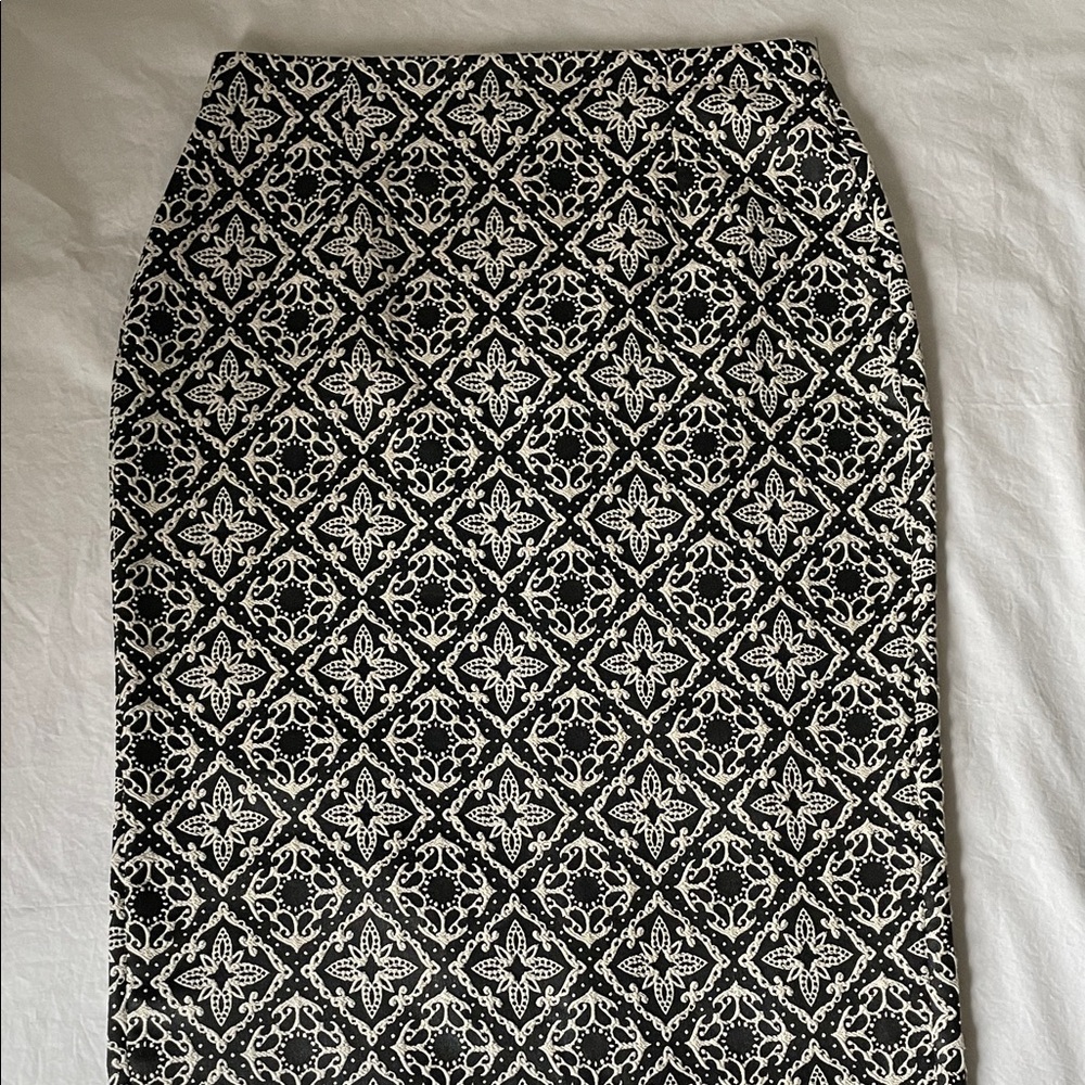 Zara Basic black and white Damask Print Pencil Skirt size Medium